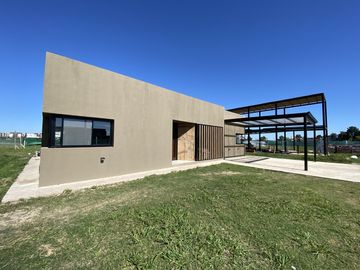 Venta Casa de 3 Dormitorios en Los Pasos Del Jockey 4