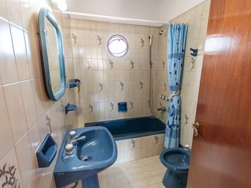 Venta Casa 4 Ambientes con Pileta, Quincho, Terrazas y Garage – Parque Chacabuco