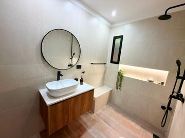 Venta Casa 4 Ambientes con Pileta, Quincho, Terrazas y Garage – Parque Chacabuco