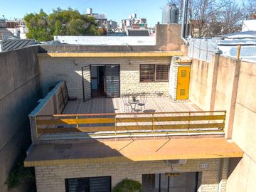 Venta Casa 4 Ambientes con Pileta, Quincho, Terrazas y Garage – Parque Chacabuco