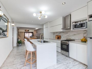 Venta Casa 4 Ambientes con Pileta, Quincho, Terrazas y Garage – Parque Chacabuco