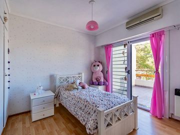 Venta Casa 4 Ambientes con Pileta, Quincho, Terrazas y Garage – Parque Chacabuco