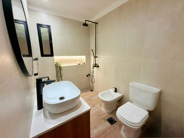 Venta Casa 4 Ambientes con Pileta, Quincho, Terrazas y Garage – Parque Chacabuco