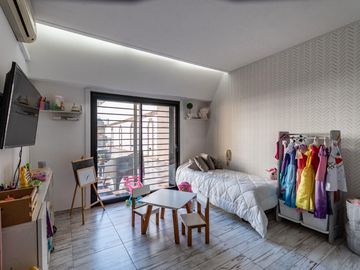 Venta Casa 4 Ambientes con Pileta, Quincho, Terrazas y Garage – Parque Chacabuco
