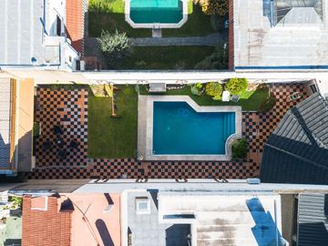 Venta Casa 4 Ambientes con Pileta, Quincho, Terrazas y Garage – Parque Chacabuco