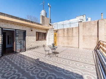 Venta Casa 4 Ambientes con Pileta, Quincho, Terrazas y Garage – Parque Chacabuco