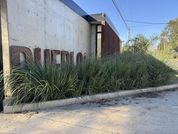 Lote en venta de 401 m2 en Barrio cerrado Pueblo DC I, calle 133 entre 505 y 506