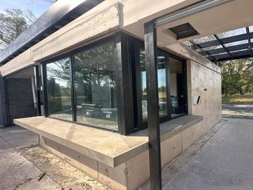 Lote en venta de 401 m2 en Barrio cerrado Pueblo DC I, calle 133 entre 505 y 506