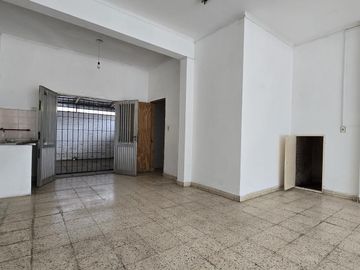 LOCAL COMERCIAL SOBRE AVENIDA BLAS PARERA APTO VARIOS DESTINOS