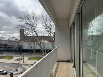 Monoambiente de 51m2 con cochera en Distrito Quartier Retiro. VENTA