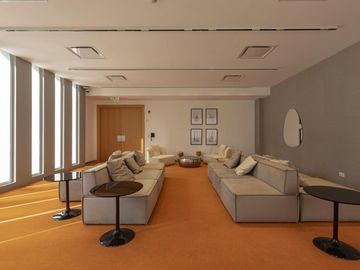 Monoambiente de 51m2 con cochera en Distrito Quartier Retiro. VENTA