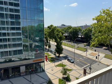 Monoambiente de 51m2 con cochera en Distrito Quartier Retiro. VENTA
