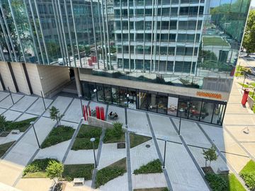 Monoambiente de 51m2 con cochera en Distrito Quartier Retiro. VENTA
