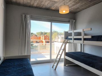 Casa en Alquiler Temporal Costa Esmeralda Barrio Marítimo I, 4 Dormitorios Playroom Pileta