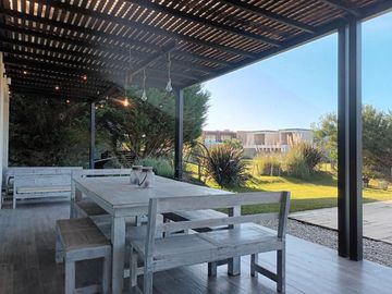 Casa en Alquiler Temporal Costa Esmeralda Barrio Marítimo I, 4 Dormitorios Playroom Pileta