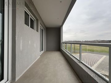 Alquiler Departamento 4 Amb con Vista al Golf  y Cochera en Pilará, La Calesa