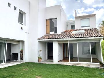 CASA EN VENTA o RENTA en LOMAS DEL SOL, INTERLOMAS CON SEGURIDAD 24 hrs