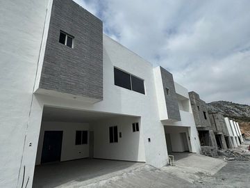 Casa en Venta, Cumbres del Valle, Zona Santa Maria, Monterrey Nuevo León Mexico