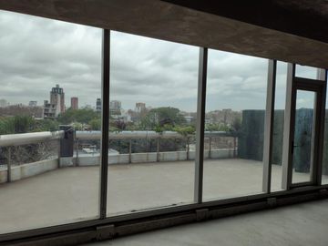 Excelente Oficina en  Edificio Qiub