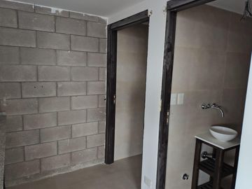 Excelente Oficina en  Edificio Qiub