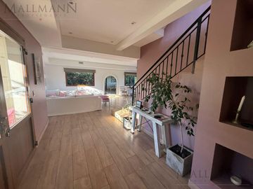 Venta Casa 5 Dormitorios con Amplia Vista al Golf en Pilar Golf