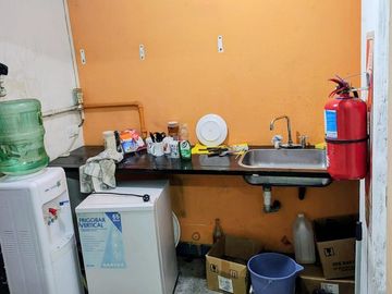 OPORTUNIDAD - Local con Patio sobre Av Estado de Israel entre Gascon y Palestina - Zona Comercial