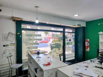 OPORTUNIDAD - Local con Patio sobre Av Estado de Israel entre Gascon y Palestina - Zona Comercial