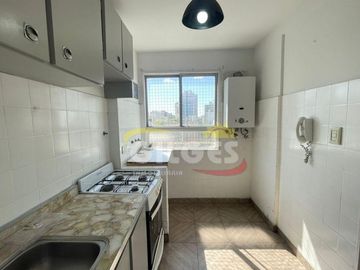 Alquiler de Oficina 2 Ambientes  en Ramos Mejia  Céntrica  Ideal Uso Profesional o Vivienda.
