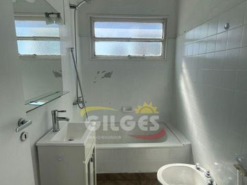 Alquiler de Oficina 2 Ambientes  en Ramos Mejia  Céntrica  Ideal Uso Profesional o Vivienda.