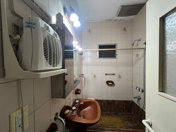 Casa de cuatro ambientes alquiler Wilde galpon