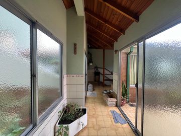 Casa de cuatro ambientes alquiler Wilde galpon