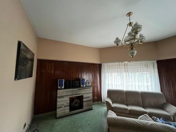 Casa de cuatro ambientes alquiler Wilde galpon