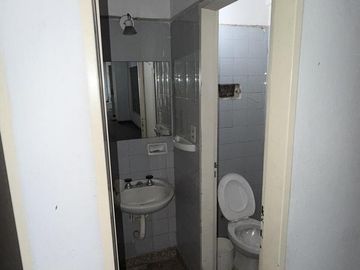 Venta de Local en Esquina sobre Lote Propio