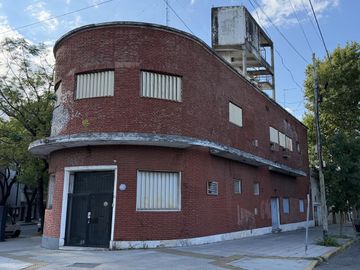 Venta de Local en Esquina sobre Lote Propio
