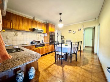 Gran chalet con increíble jardín en Olivos - Vicente López