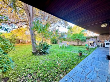 Gran chalet con increíble jardín en Olivos - Vicente López
