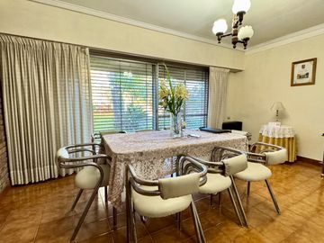Gran chalet con increíble jardín en Olivos - Vicente López