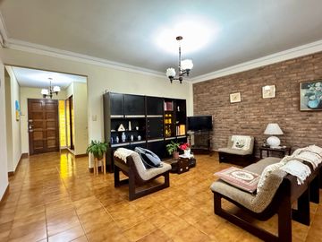 Gran chalet con increíble jardín en Olivos - Vicente López