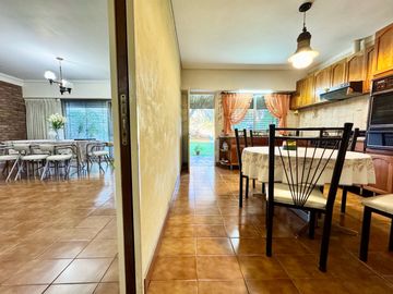 Gran chalet con increíble jardín en Olivos - Vicente López