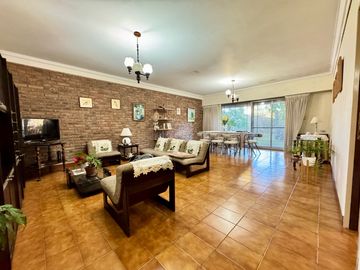 Gran chalet con increíble jardín en Olivos - Vicente López