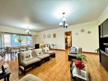 Gran chalet con increíble jardín en Olivos - Vicente López