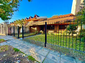 Gran chalet con increíble jardín en Olivos - Vicente López