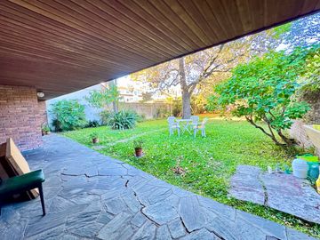 Gran chalet con increíble jardín en Olivos - Vicente López