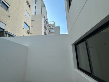 VENTA DEPARTAMENTO DIVISIBLE CON PATIO Y BALCON. AMENITIES