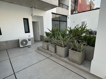 VENTA DEPARTAMENTO DIVISIBLE CON PATIO Y BALCON. AMENITIES