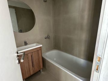 VENTA DEPARTAMENTO DIVISIBLE CON PATIO Y BALCON. AMENITIES