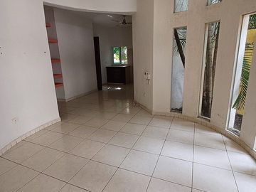 CASA EN VENTA EN MERIDA F-2143, 3 REC. CLUB DE GOLF LA CEIBA $11,500,000