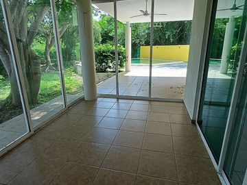 CASA EN VENTA EN MERIDA F-2143, 3 REC. CLUB DE GOLF LA CEIBA $11,500,000