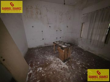Santa Catalina 216 - Terreno libre -  Casa a  reciclar - Doble Lote - Llavallol