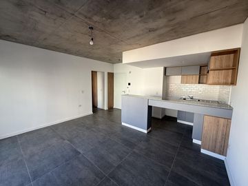 VENTA DOS AMBIENTES A ESTRENAR CON BALCÓN A LA CALLE Y VISTA LATERAL AL MAR ZONA LA PERLA
